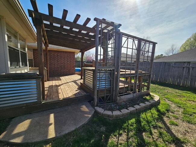 Building Photo - (3) Bed/(2) Bath in SE Norman! Pets Negotiable!