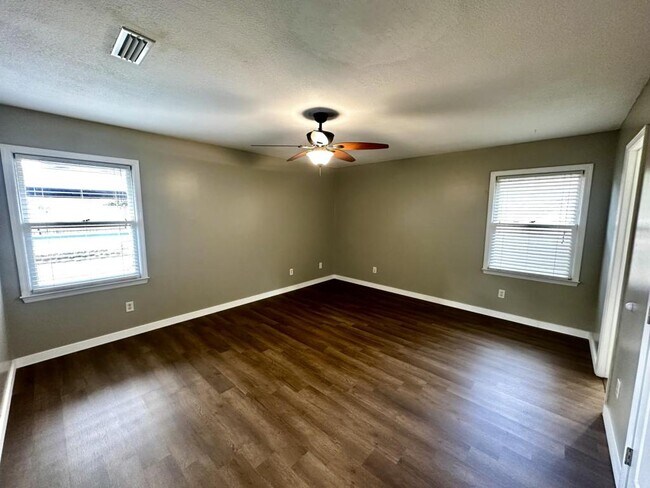 Building Photo - 607 Chickasaw Rd