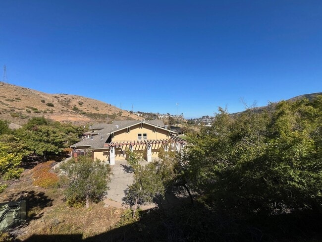 Building Photo - SPECTACULAR, ONE OF KIND BRISBANE 3 BED/2 ...