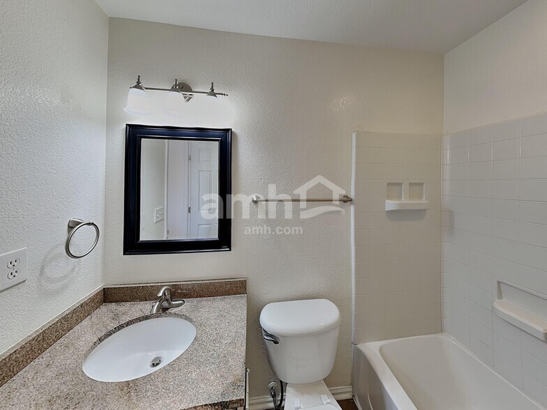 Building Photo - 5075 Pelican St