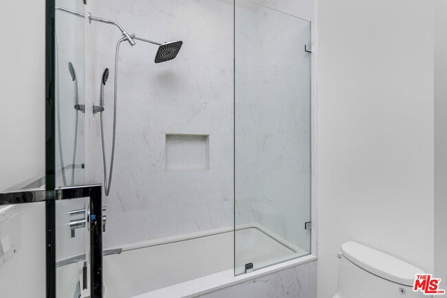 Building Photo - 2019 Barry Ave