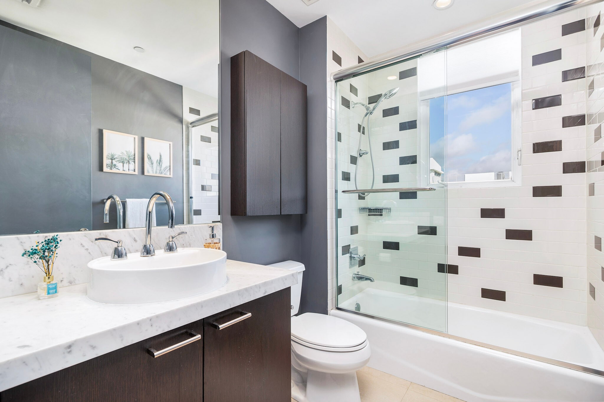 Building Photo - 111 SE 2nd St