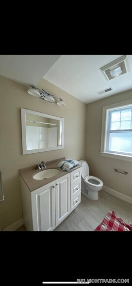 Building Photo - 622 Trapelo Rd