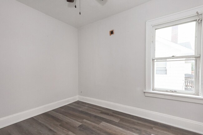 Building Photo - 4930 E 108th St