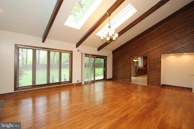 Building Photo - 10208 Sorrel Ave
