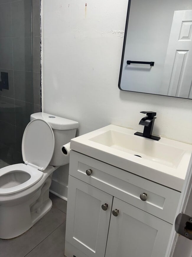 Building Photo - 5/2. Available Now Tampa ! Ask about specials