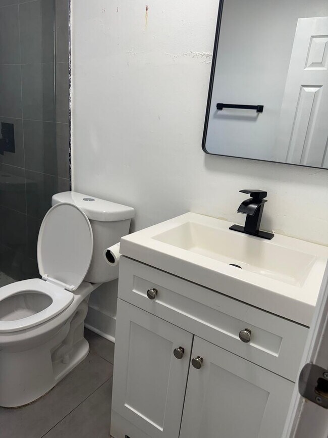 Building Photo - 5/2. Tampa MOVE IN BEFORE END OF June and JULY’S RENT FREE!!!