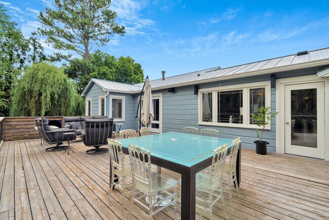 Building Photo - 802 N Park Ave