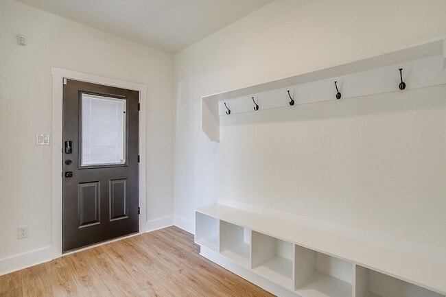 Building Photo - 2322 Benbrook Blvd