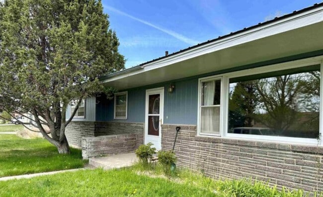 Primary Photo - 806 Range View Ave