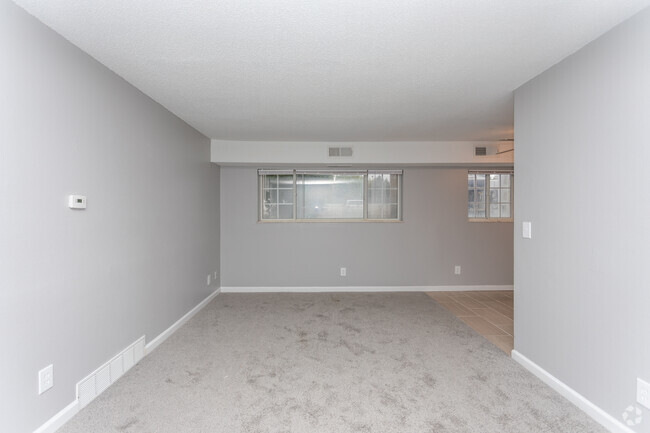 1BR, 1BA - 635 SF - Sterling Pointe Apartments