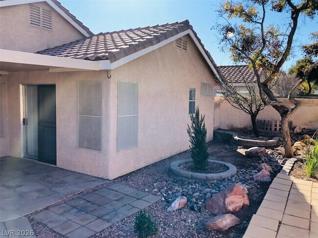 Building Photo - 4836 Minturn Ave