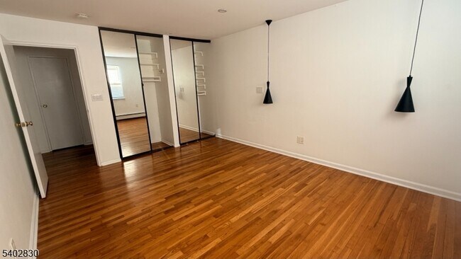 Building Photo - 352 Hoover Ave