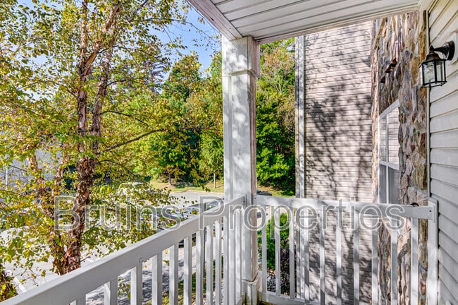 Building Photo - 7104 W Friendly Ave