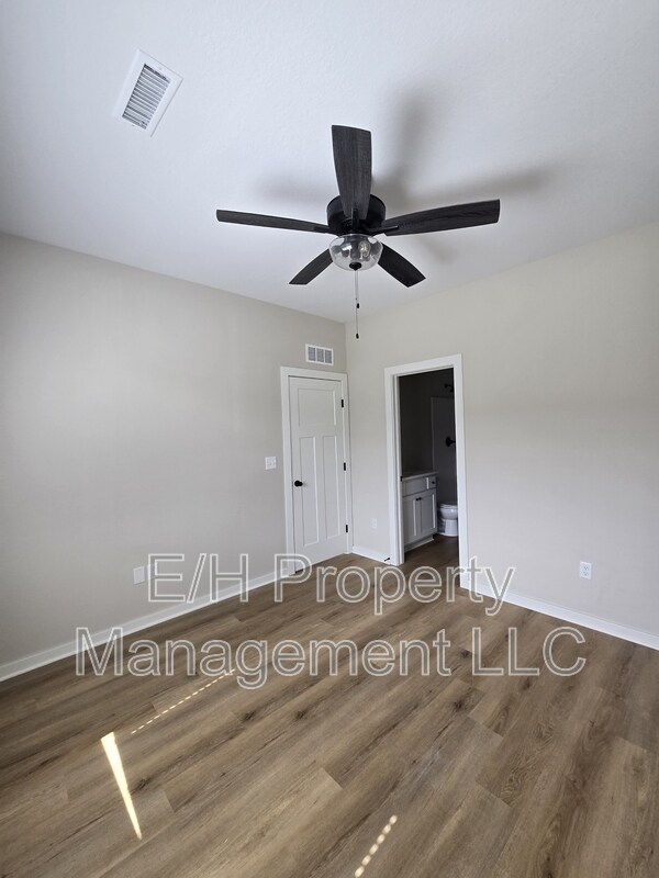 Building Photo - 12195 Fennec St
