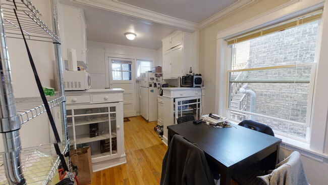 Building Photo - Vintage, Spacious 1-Bed in the Heart of Fo...