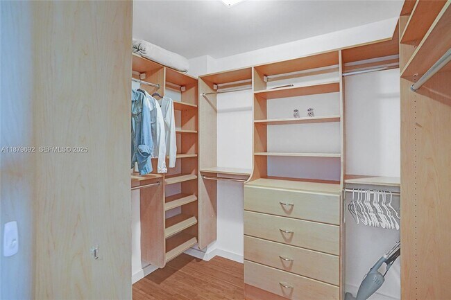 Building Photo - 3640 Yacht Club Dr