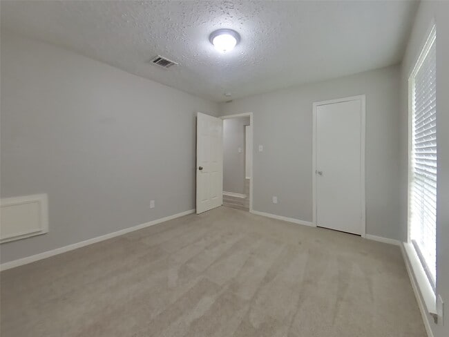 Building Photo - 22510 Braken Carter Ln