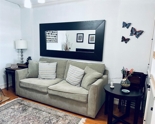 Building Photo - 800 NE 195th St