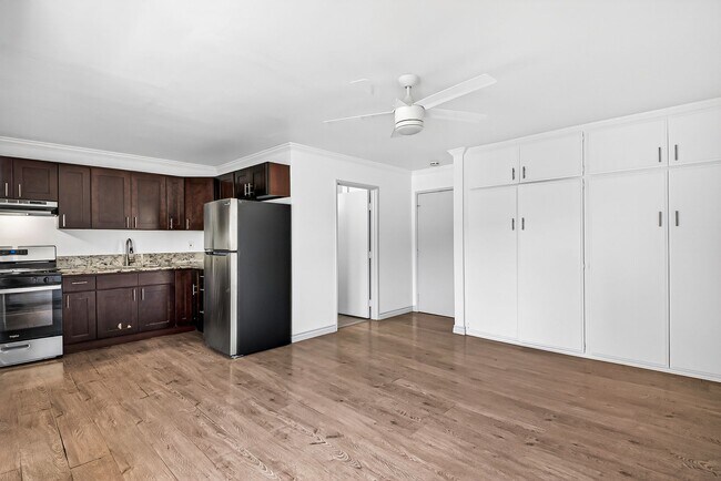 Interior Photo - 730 Magnolia Avenue