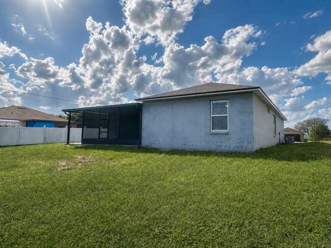 Building Photo - Affordable comfort with space where it counts - 3Bedrooms / 2Baths home in Deltona!