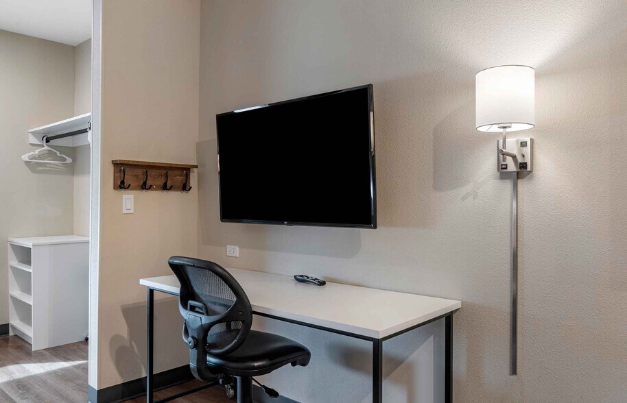 Building Photo - Furnished Studio-San Jose - Airport
