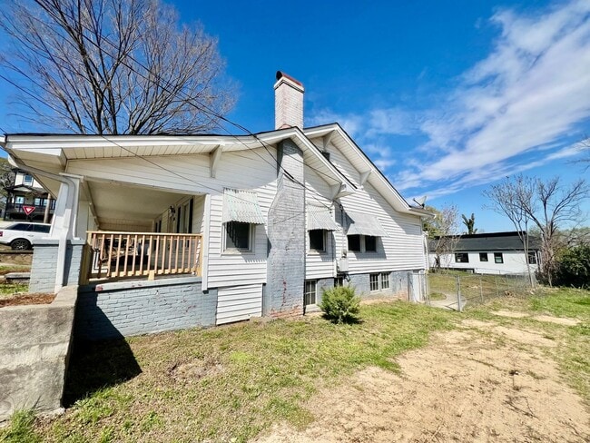 Building Photo - Welcome to this charming 2 bedroom, 1 bathroom home in Gastonia, NC.