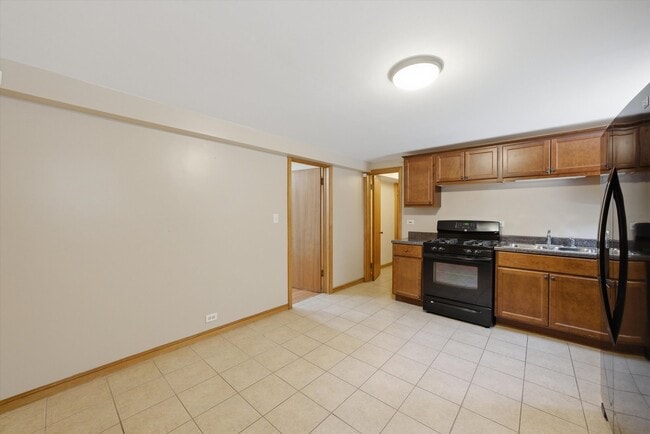 Building Photo - 7058 S Fairfield Ave