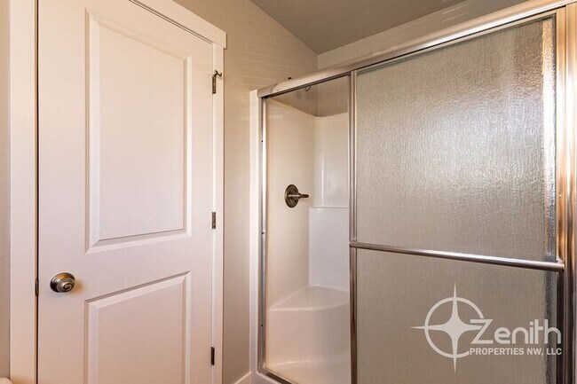 Building Photo - 7415 NE 136th Ave