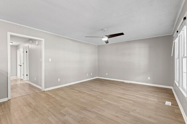 Building Photo - Cottage Charm Near Piney Green