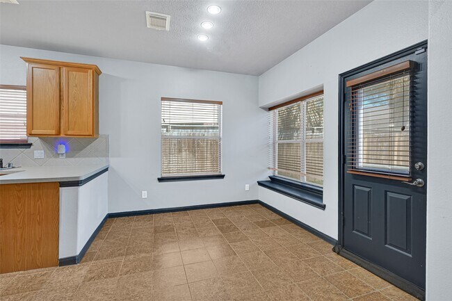 Building Photo - 8514 Discus Dr