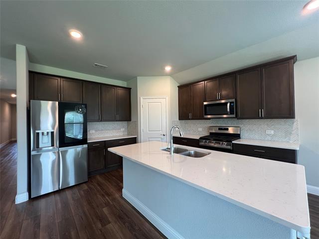 Building Photo - 2101 Sun Star Dr