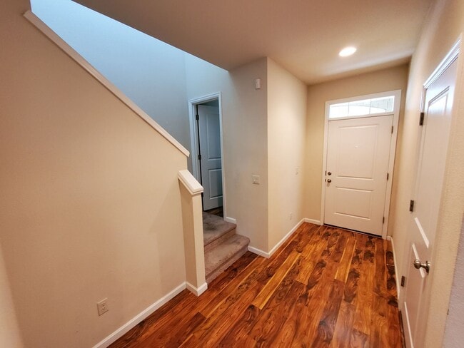 Building Photo - Dog Friendly 4 Bed, 3 Bath Home in North Albany!