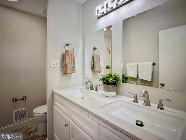 Building Photo - 3039 Mission Square Dr