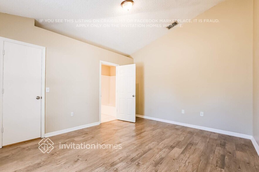 Building Photo - 2535 E Juliet Dr