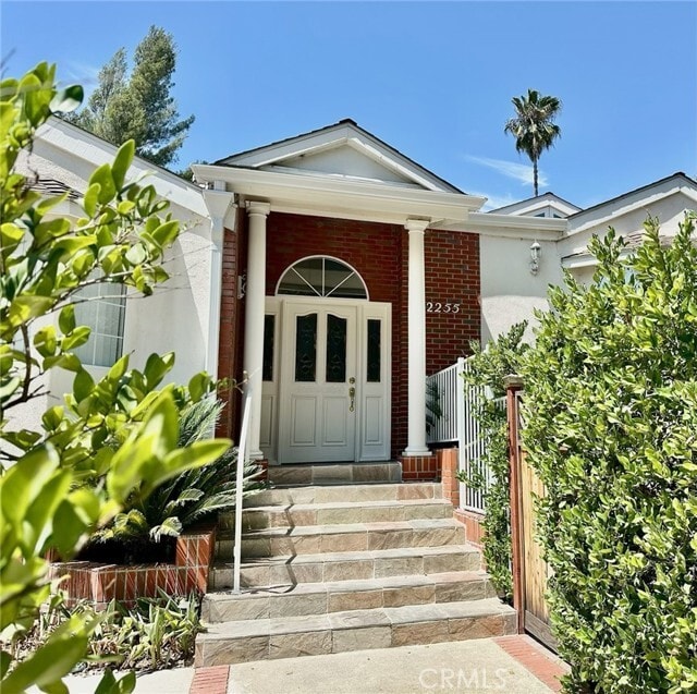 Building Photo - 2255 E Chevy Chase Dr