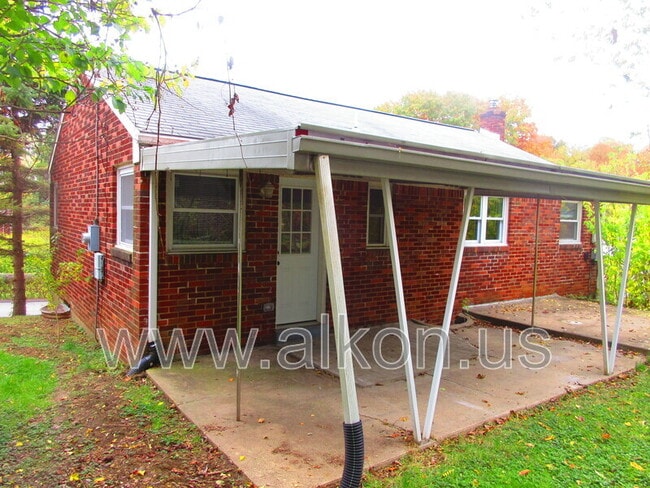 Building Photo - 4204 Willow Ave