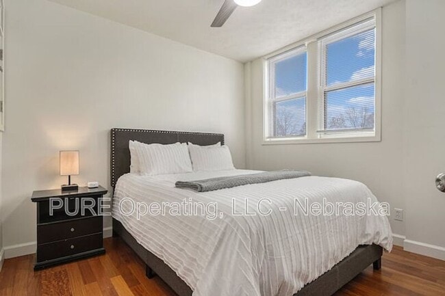 Building Photo - 2518 Woolworth Ave