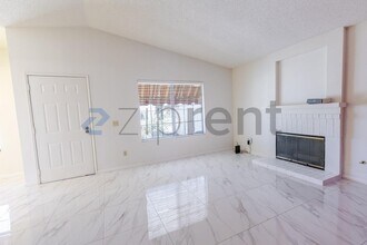 Building Photo - Unit