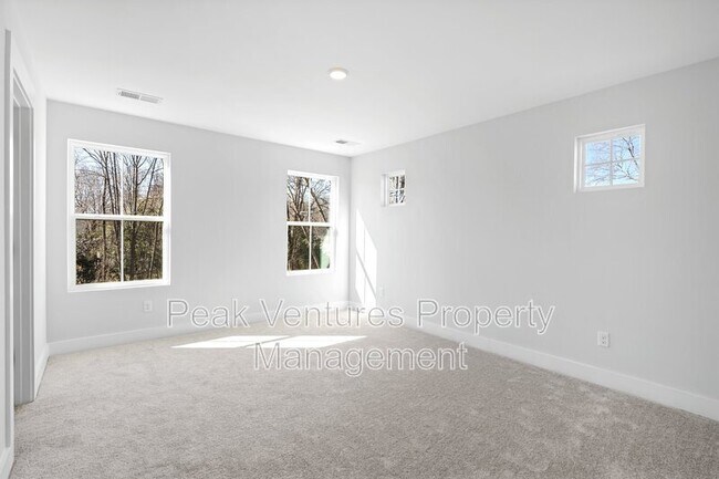 Building Photo - 117 Norbert Ln