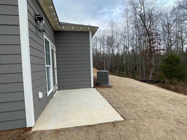 Building Photo - 2BR TWIN HOME IN OPELIKA