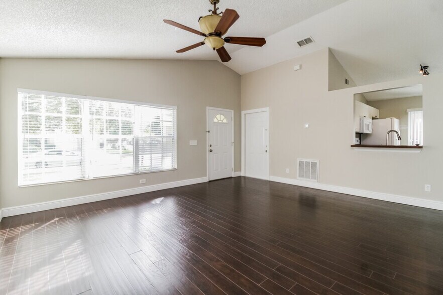 Building Photo - 2640 Woods Edge Cir