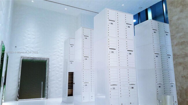 Building Photo - 1300 S Miami Ave