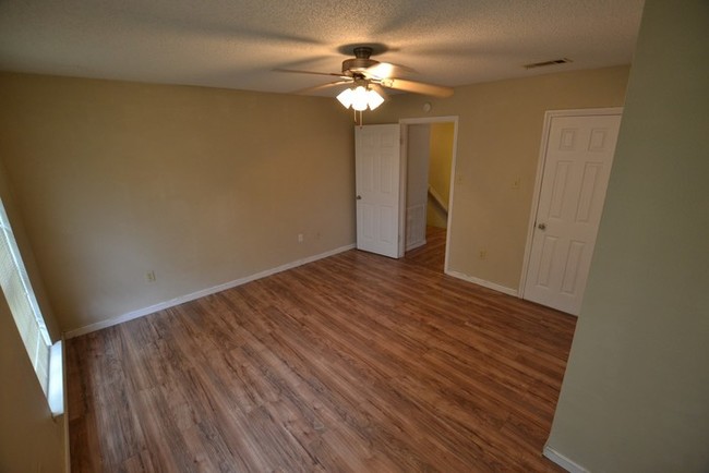 Building Photo - 1110 Willow Creek Dr