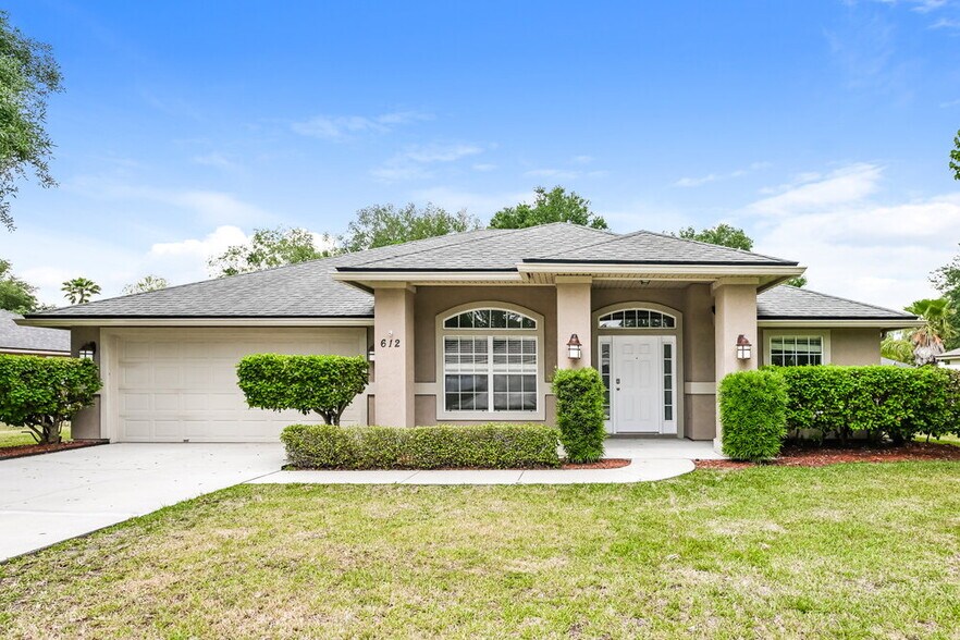 Primary Photo - 612 Martin Lakes Dr E