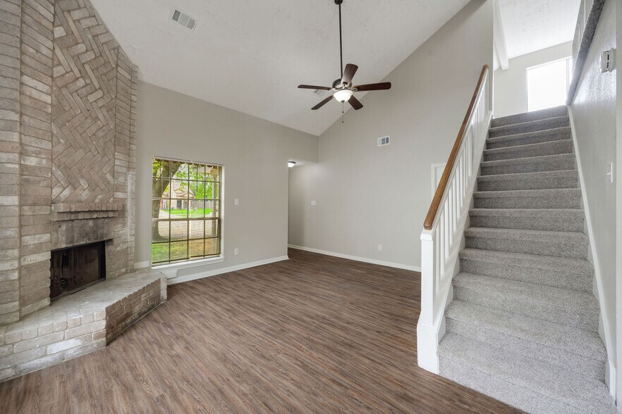 Building Photo - 909 Littleport Ln