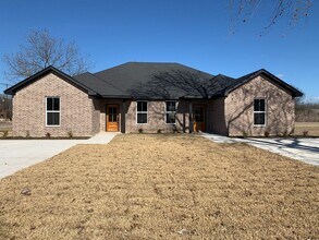 Building Photo - Newer Construction in McGregor