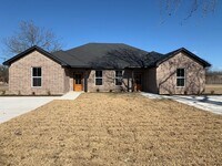 Building Photo - Newer Construction in McGregor