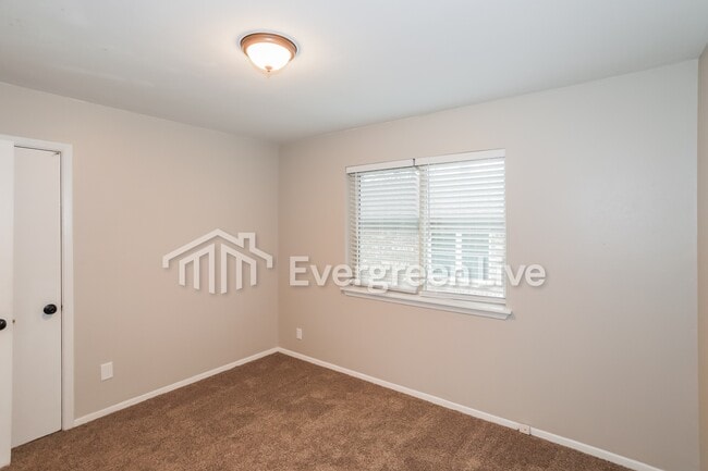 Building Photo - 311 Franklin Dr