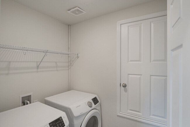 Building Photo - 3-Bedroom Home with Flexible Office Space